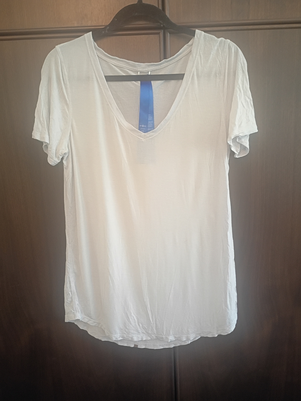 Kit and Ace Women's White V-Neck Short Sleeve Tee